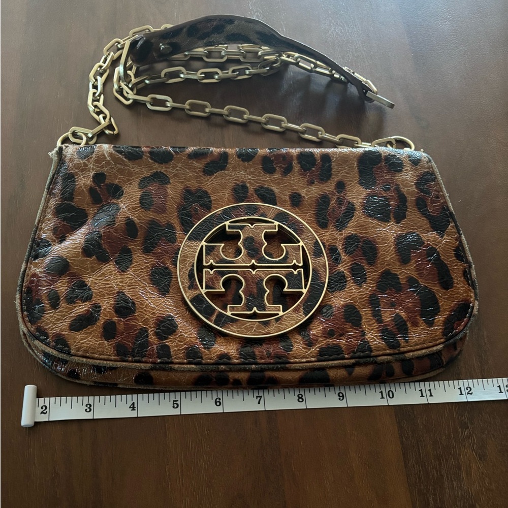 Authentic Tory Burch
Vegan Leather Leapord Print Crossbody Bag - Picture 13 of 16